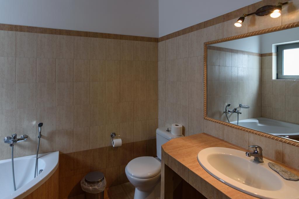 Makronas Apartments Каристос Экстерьер фото
