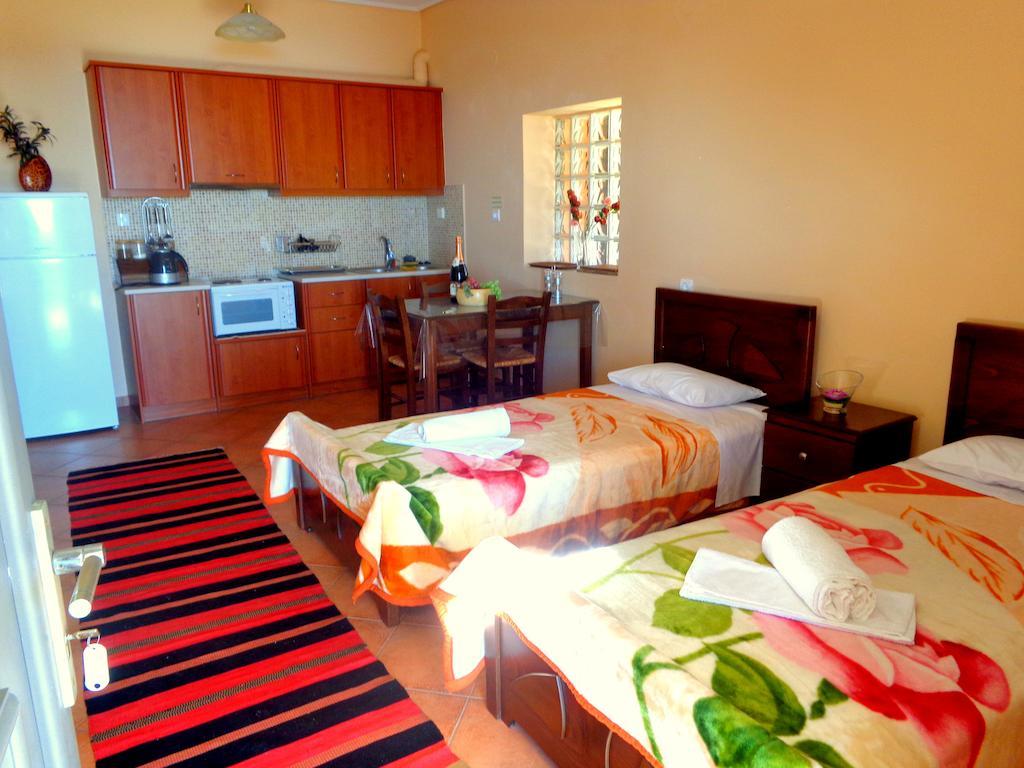 Makronas Apartments Каристос Экстерьер фото