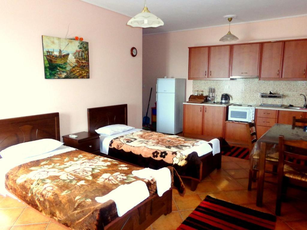 Makronas Apartments Каристос Экстерьер фото